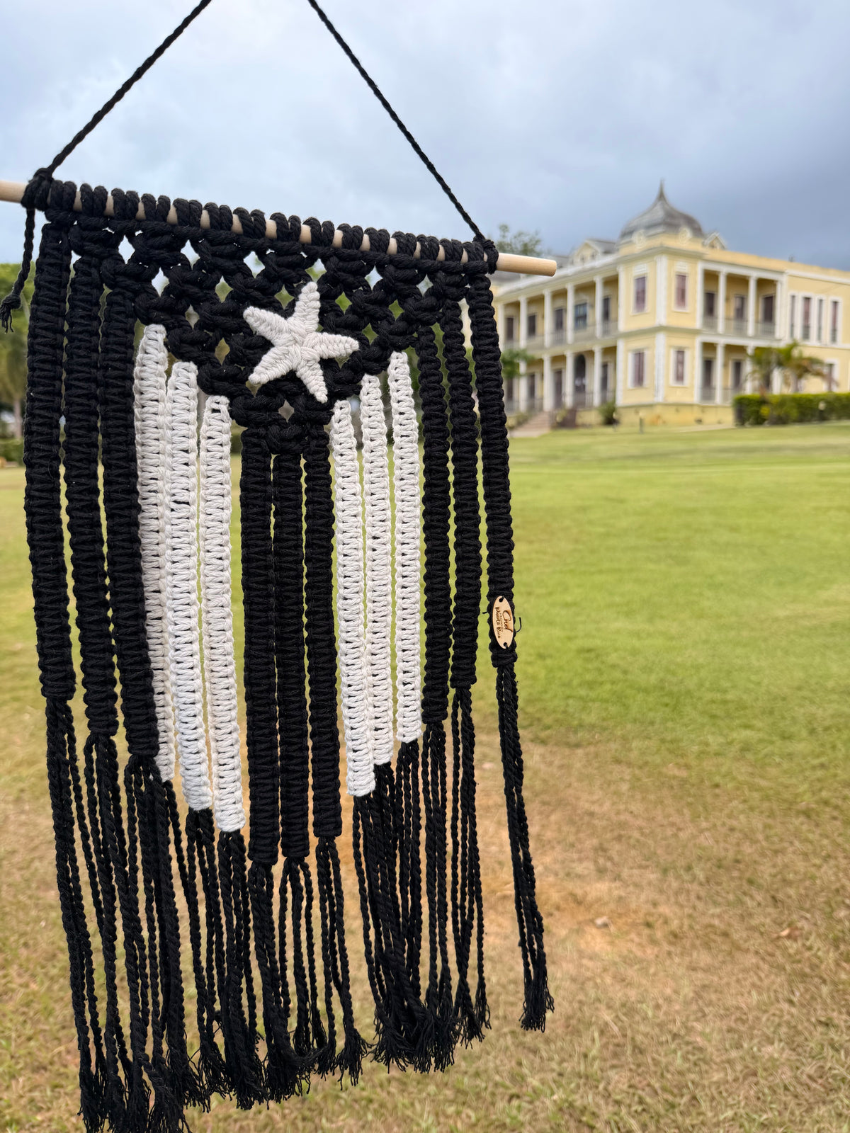 Bandera Negra de Puerto Rico en Macramé | Hecha a Mano